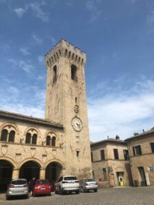 Palazzo del Podestà e Torre Civica con orologio di Montelupone