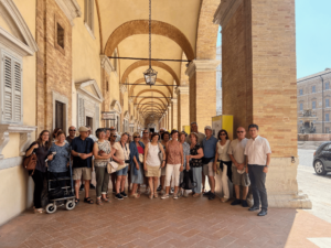 Foto de grupo de turistas belgas  